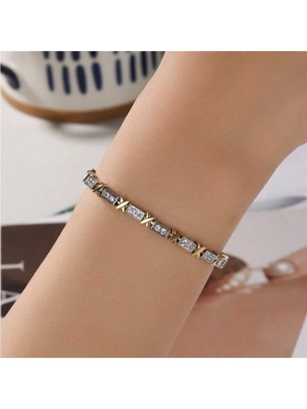 Gold and Silver Bracelet Q561